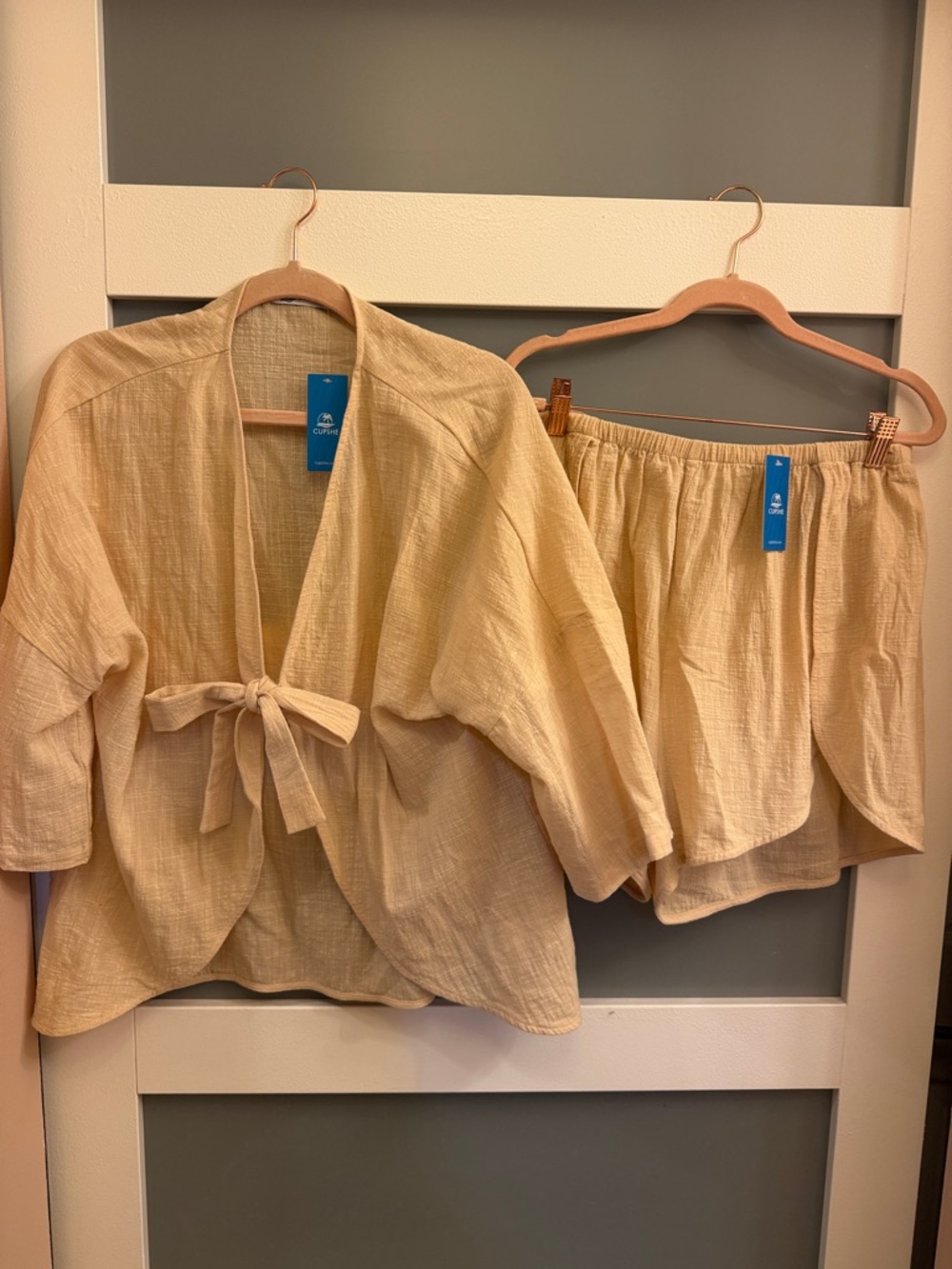 CUPSHE Lightweight Cream Two-Piece Tie-Front Top & Shorts Set.  NWT. Size XL